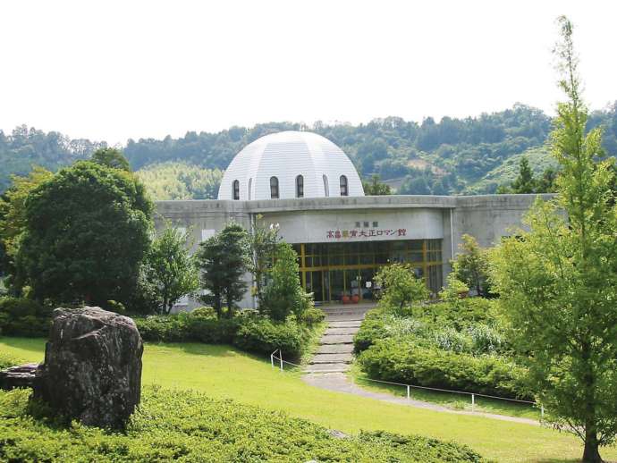 高畠華宵大正ロマン館の外観