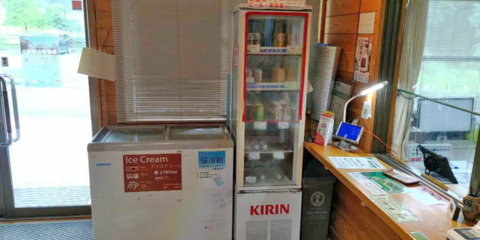 飲み物を販売しているオートキャンプ森のかわなべの売店