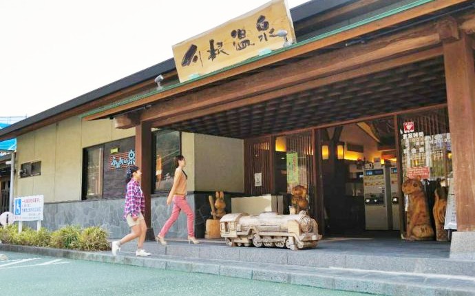 静岡県島田市にある道の駅「川根温泉」の正面玄関
