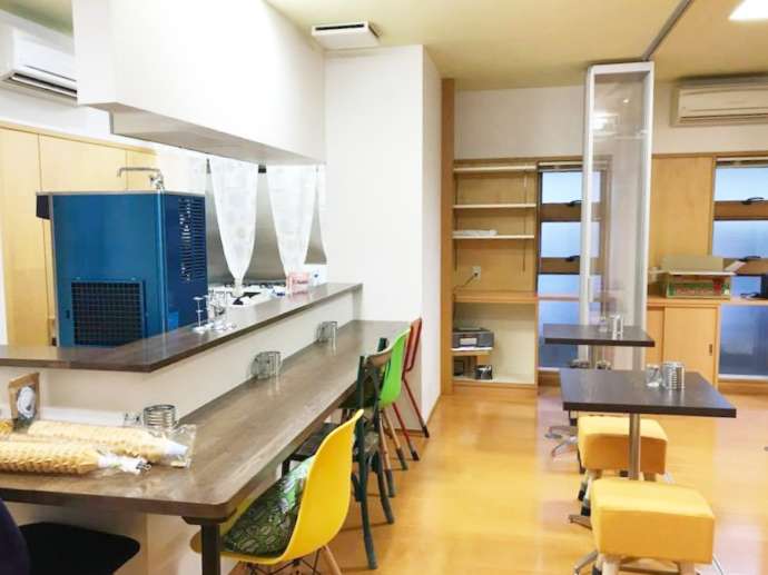 富山市の「クラフト&カフェ ケペル」の店内の様子