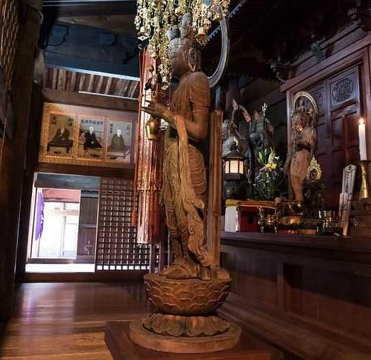 温泉寺の本尊・十一面観音