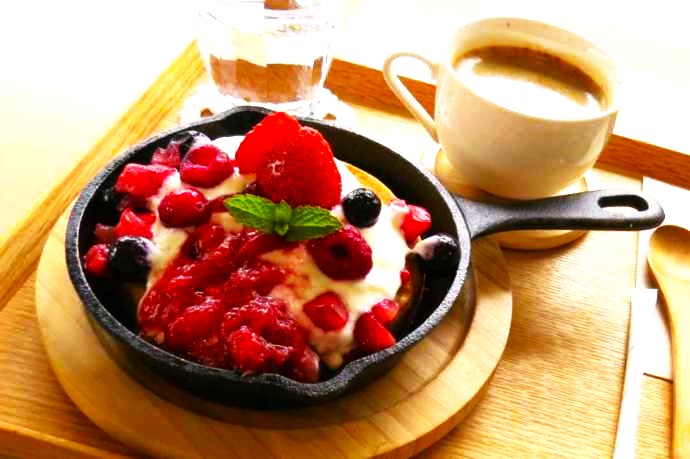 「フォルダカフェ」のパンケーキとドリンク