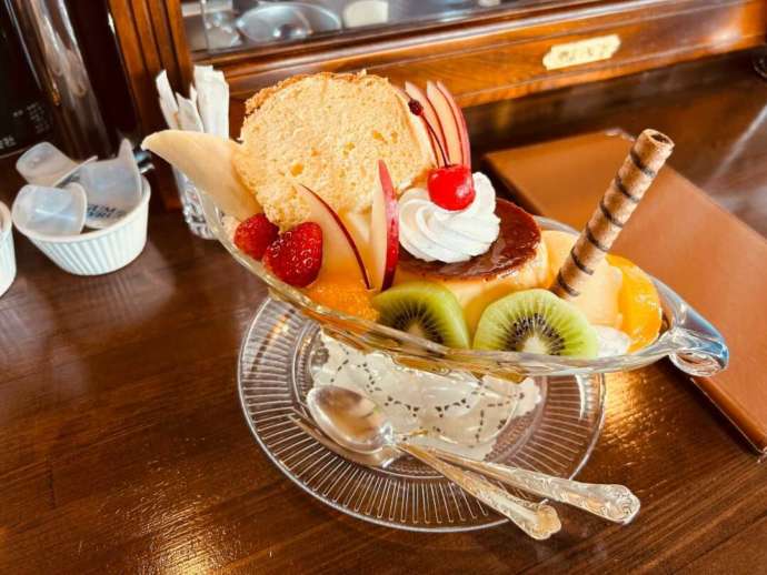 「喫茶マルク」のプリンアラモード