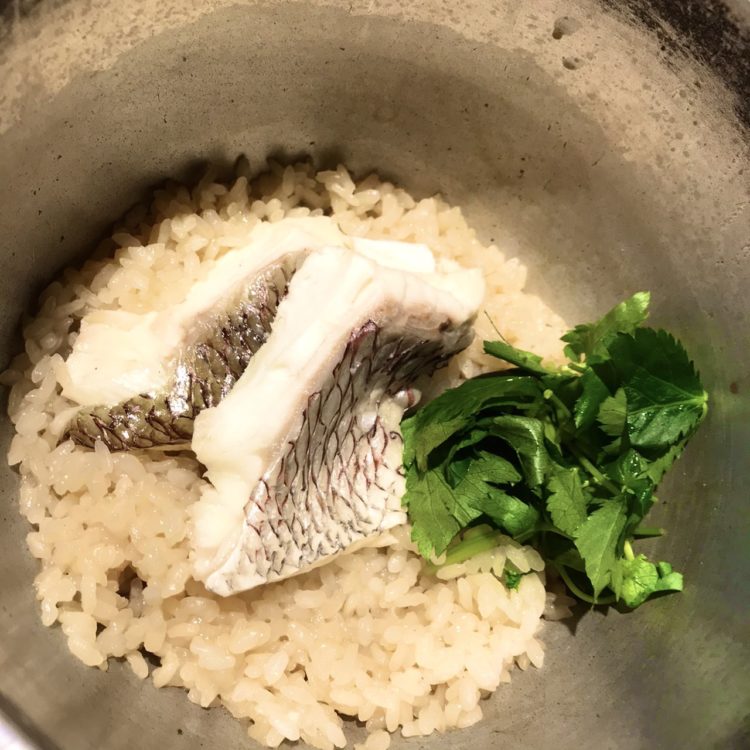 居酒屋こころの鯛釜飯