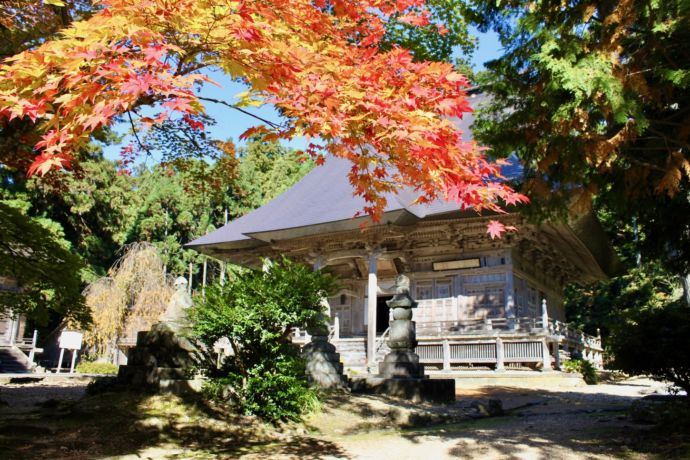 国上寺の本堂外観