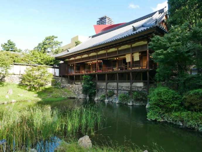 小倉城庭園にある書院棟