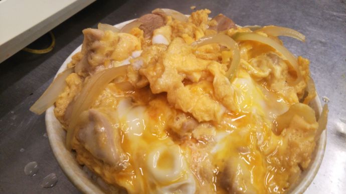 こまの日本一こだわり卵を使用した親子丼