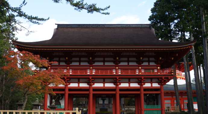 金剛峯寺がおかれる和歌山県伊都郡高野山の壇上伽藍中門