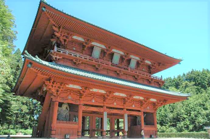 金剛峯寺がおかれる和歌山県伊都郡高野山の大門