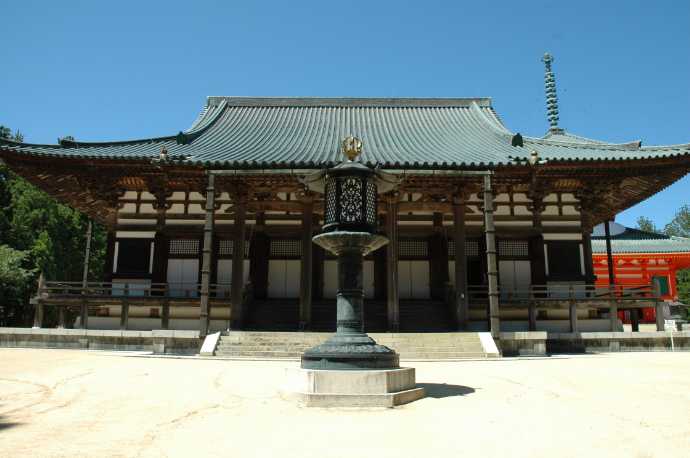 金剛峯寺がおかれる和歌山県伊都郡高野山の金堂