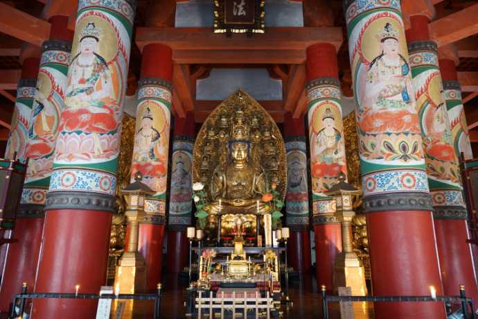 金剛峯寺がおかれる和歌山県伊都郡高野山の根本大塔内部にある立体曼荼羅