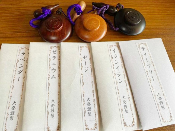 金胎寺で扱っているアロマを精製して粉状にした塗香