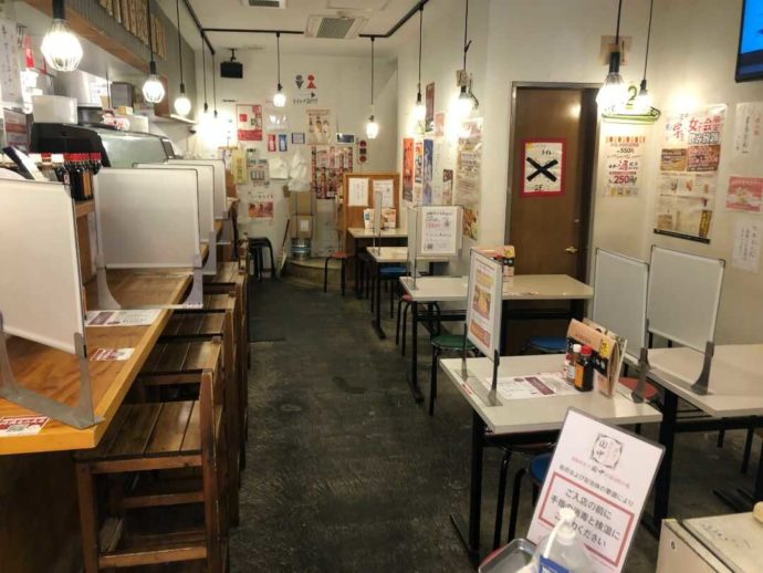 『串カツ田中 大宮店』の店内風景
