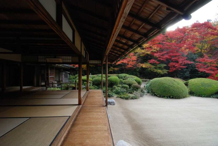 京都府左京区にある詩仙堂丈山寺の秋の書院