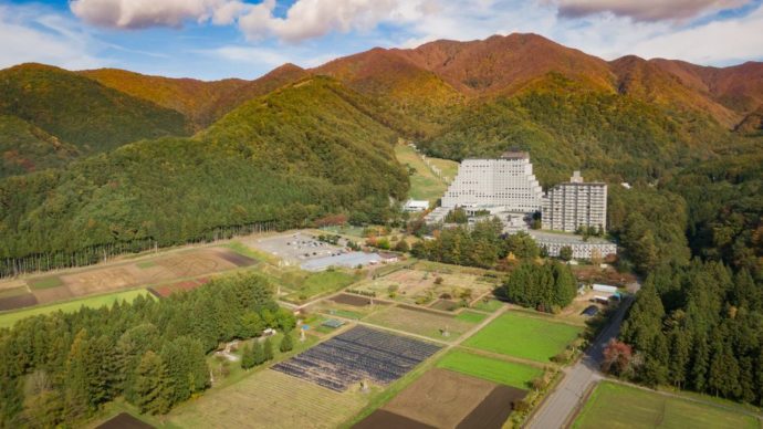 秋のホテルリステル猪苗代全景