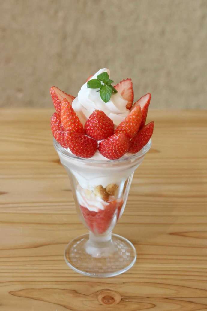 いちご祭りで食べられるいちごパフェ