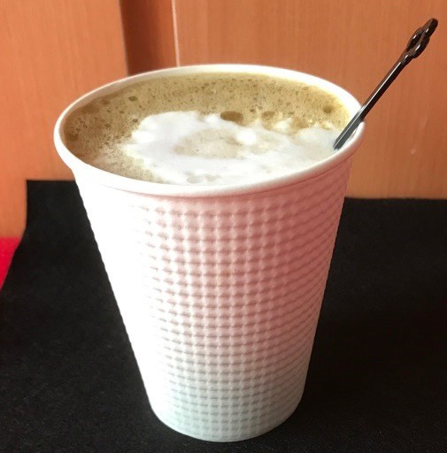 「道の駅 池田温泉」内のお茶の瑞草園で販売されているほうじ茶ラテ
