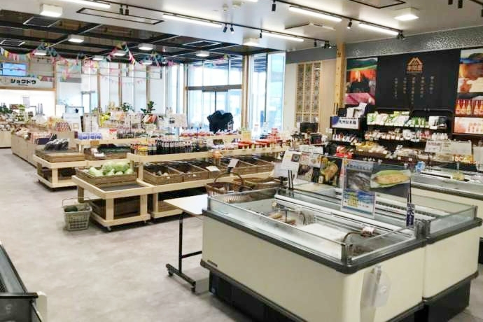 「道の駅くしま」内の直売所「物産コーナー・ウミヤママルシェ」