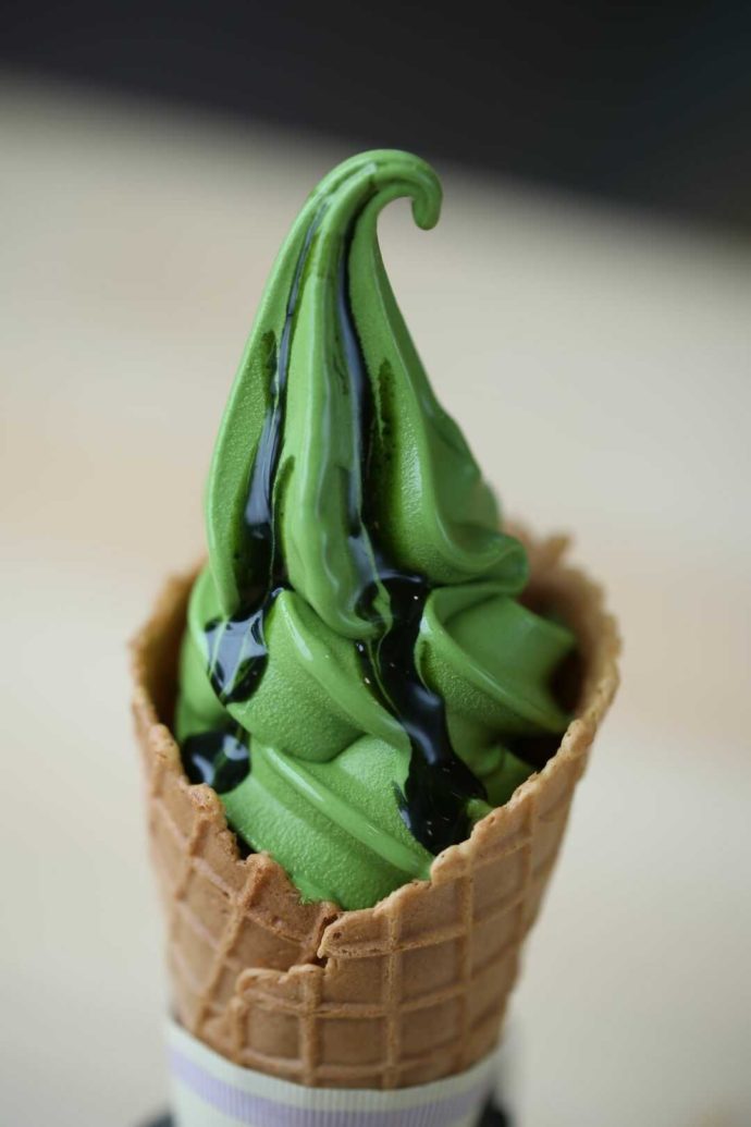 みなみやましろ村の人気商品である村抹茶ソフトクリーム