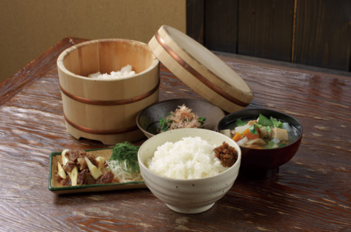 魚沼産コシヒカリと地元食材で作られた定食