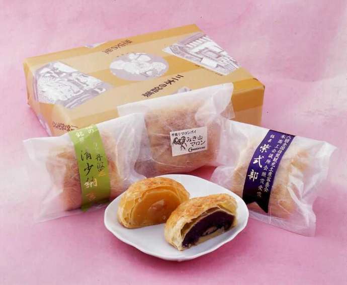 みき山マロンの画像。パイ生地にあんが包まれたお菓子