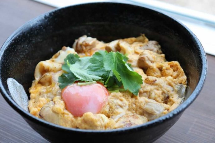 広島県安芸高田市吉田町「道の駅三矢の里あきたかた」で販売している親子丼の写真