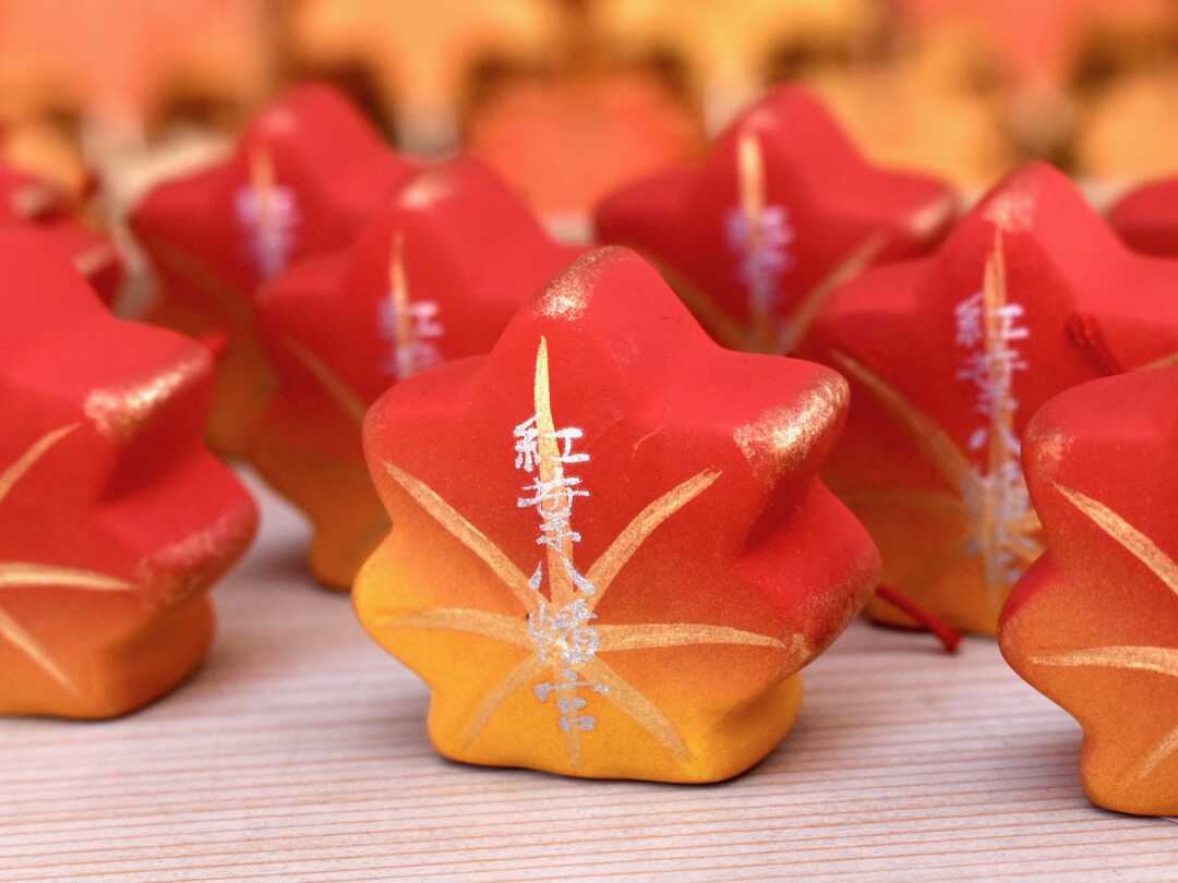 福岡県福岡市にある紅葉八幡宮の陶器製もみじみくじ