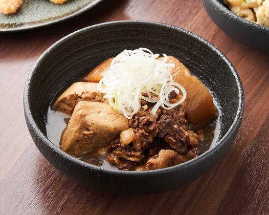 浜松町にある串揚げと和食 もりもとの特製牛スジ煮込み