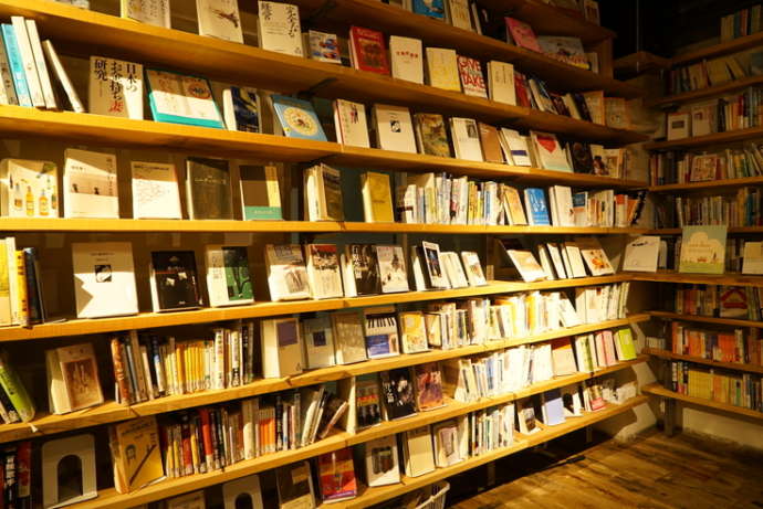 東京都渋谷区にある森の図書室の本棚