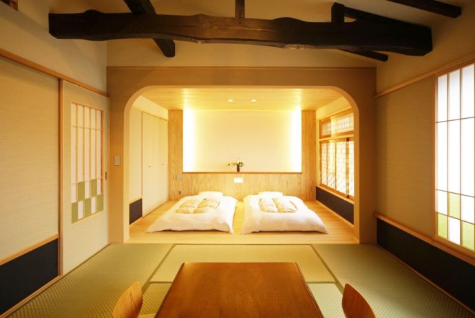 「山田屋旅館」2階の「山(YAMA)」