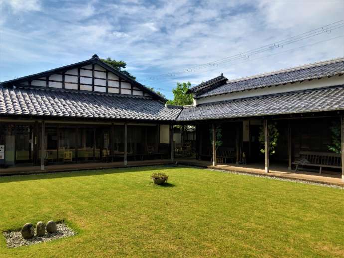 「豪商 稲葉本家」の中庭