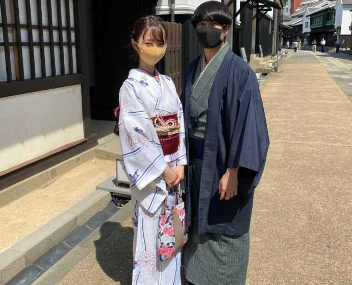 出島はいからさんの着物を着用したカップルの写真