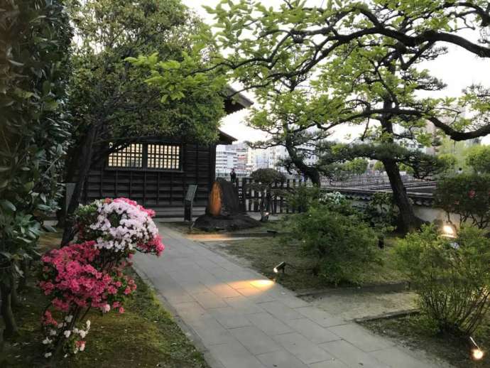 出島内の東側庭園の写真