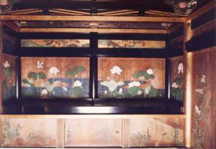 「南部利康霊屋」の内陣正面の様子