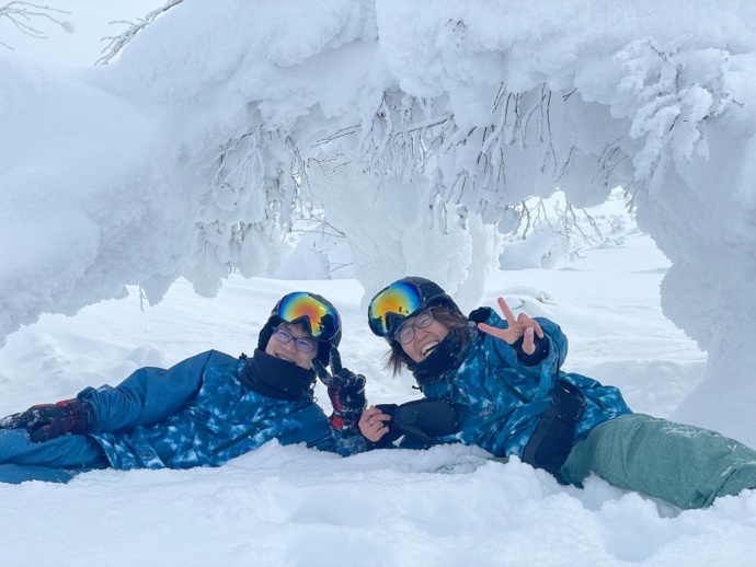 名寄市のピヤシリ山山頂で撮影をしている様子
