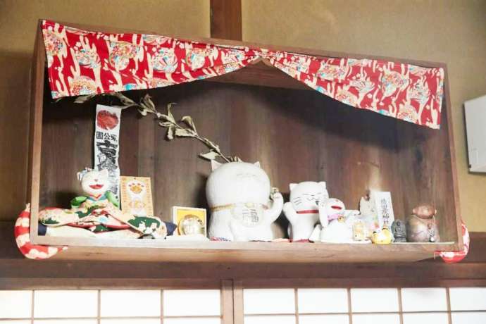 カフェガットの店内に飾られた神棚