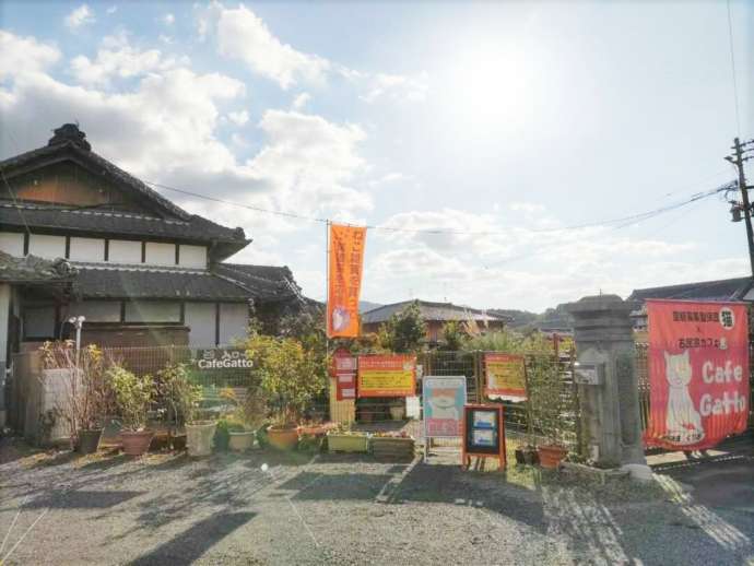 カフェガットの建物とお庭