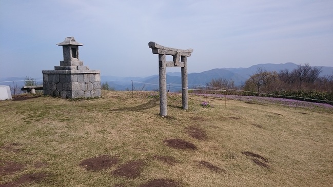 「道の駅にちなん日野川の郷」のある鳥取県日野郡日南町にある船通山