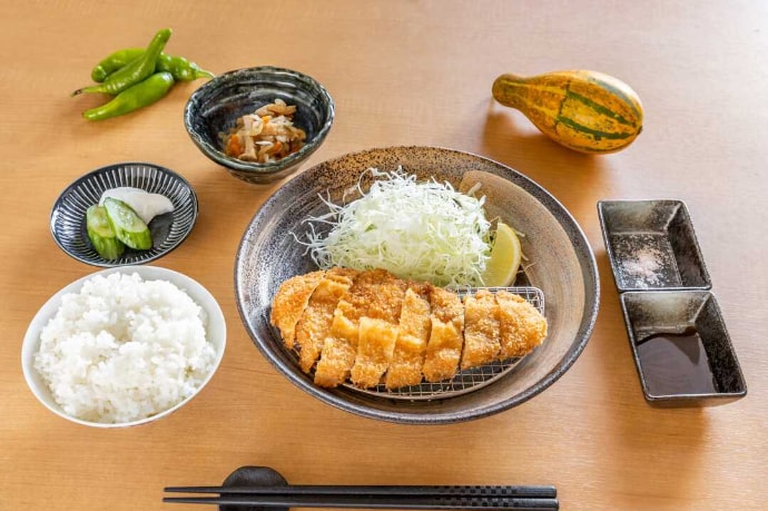 農家の居酒屋 831のロースカツ弁当