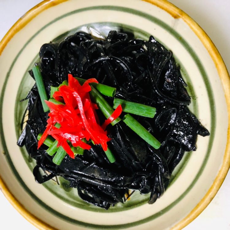 沖縄肉酒場 ぬちぐすい 浅草店のイカ墨焼きそば