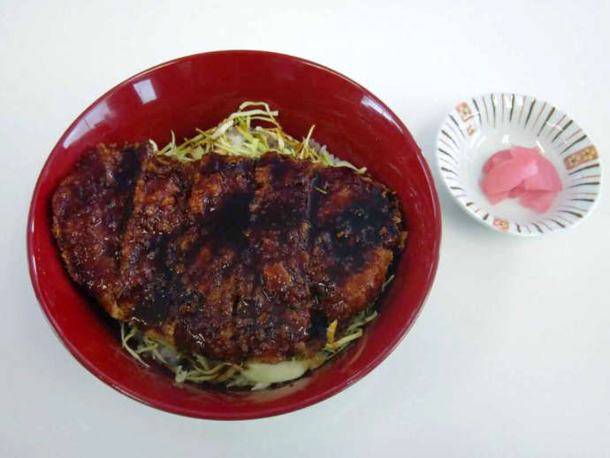 沼尻スキー場で食べられる牛乳屋食堂のソースカツ丼