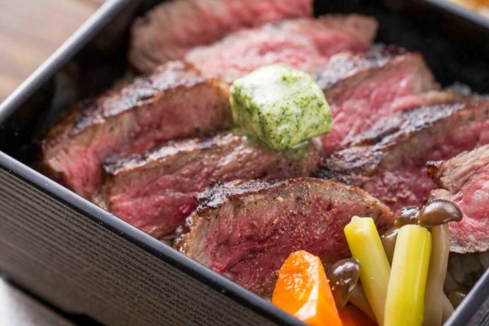 オーシャンテラスのステーキ丼