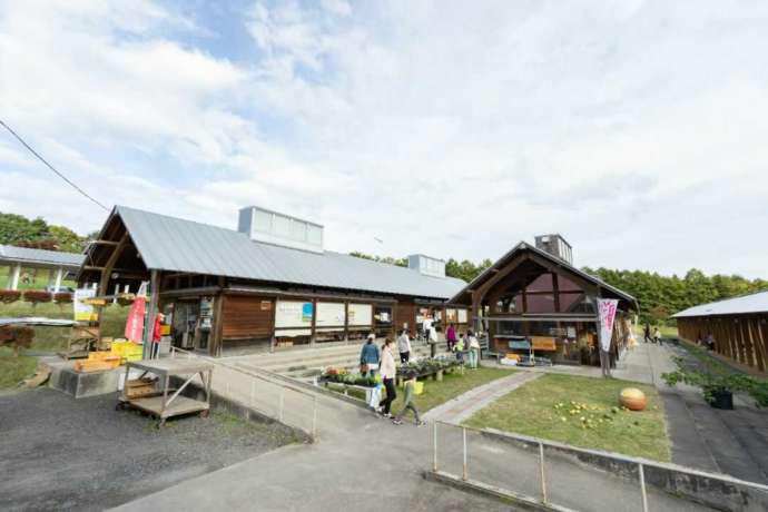 「おおのキャンパス」の産直売店「ゆうきセンター」の外観