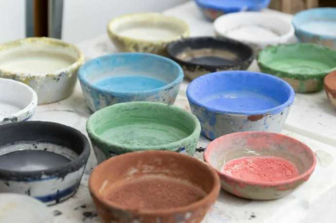 陶芸工房での絵付け体験に使用する絵の具の写真