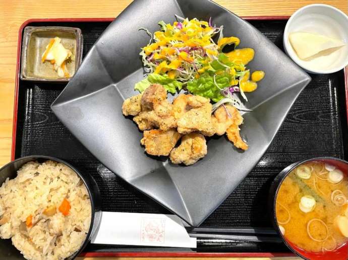 おこから定食(大山おこわと大山どりのから揚げ定食)