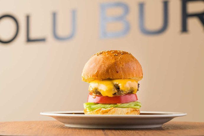 olu_burger_kyotoのチーズバーガー