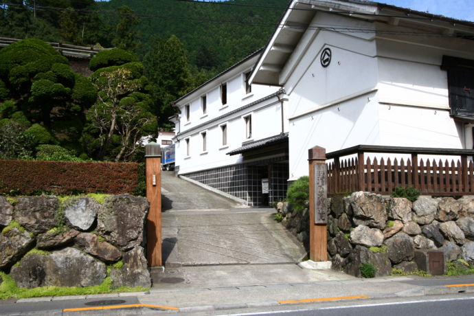 青梅市にある「澤乃井（小澤酒造）」の外観