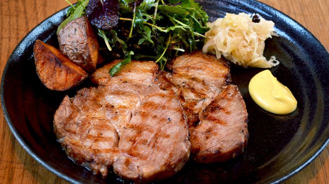 レゾナンスでカップルに人気の和豚もちぶた肩ロースの炙り
