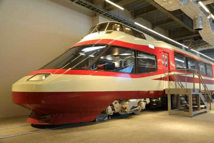 展示されているロマンスカーHiSEの車両