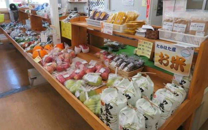 道の駅「たかはた」にある直売所の売り場風景